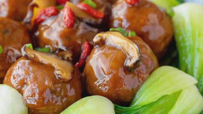 狮子头|周总理最爱，汪曾祺怒赞，这中华第一名圆，松软biu汁好吃绝！