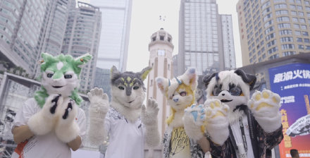 【新奇！#00后花3万买兽装治