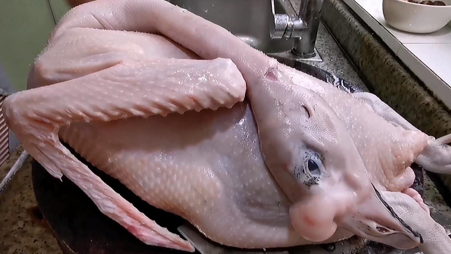 芹菜|冬季吃鸡吃鸭不如吃它，蛋白质是鸡的10倍，加这料简单焖一锅，香辣解馋