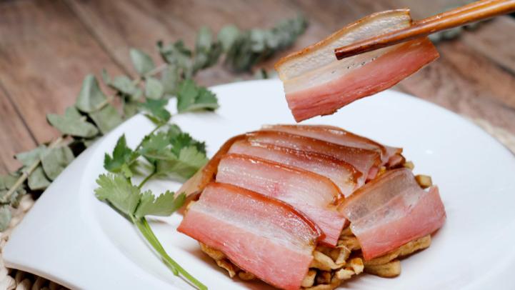 土豆|腊肉直接蒸，难怪又硬又咸！多做这1步，腊肉软嫩鲜香，腊香浓郁