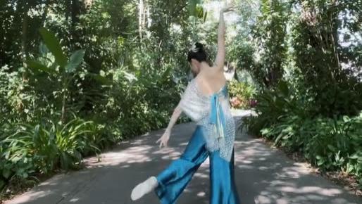 仙女下凡|陈露晒跳舞视频？满脸笑容状态好，粉丝：仙女下凡