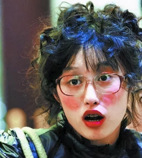 她因《丑女无敌》走红,因剧透被张艺谋赶出剧组后,如今怎样了 她因《丑女无敌》走红,因剧透被张艺谋赶出剧组后,如今怎样了