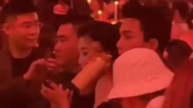 精读君 知名男星晚宴1组私照曝光，打脸多少人：真正的自律，是不放纵自己