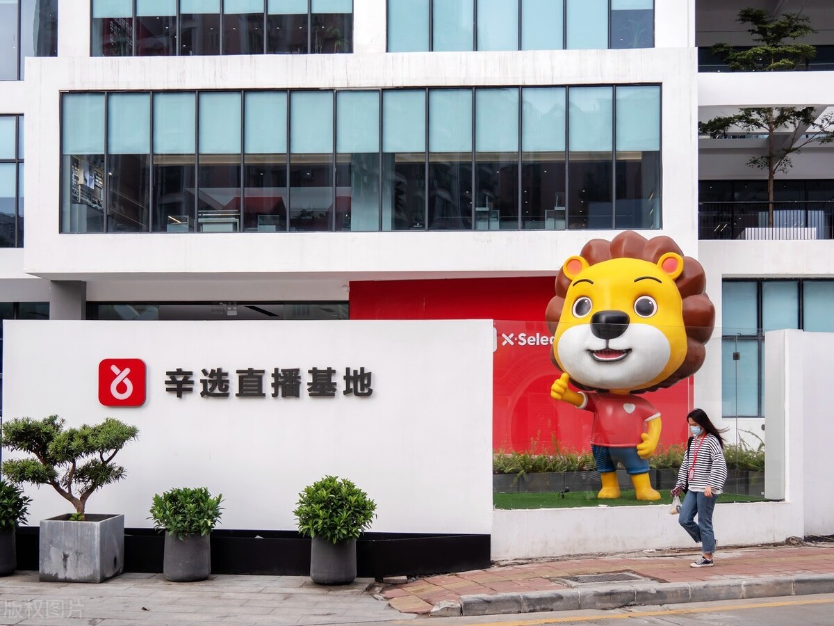 官媒喊话永久封禁,为何辛巴却能高调回归?两个“靠山”很重要 官媒喊话永久封禁,为何辛巴却能高调回归?两个“靠山”很重要