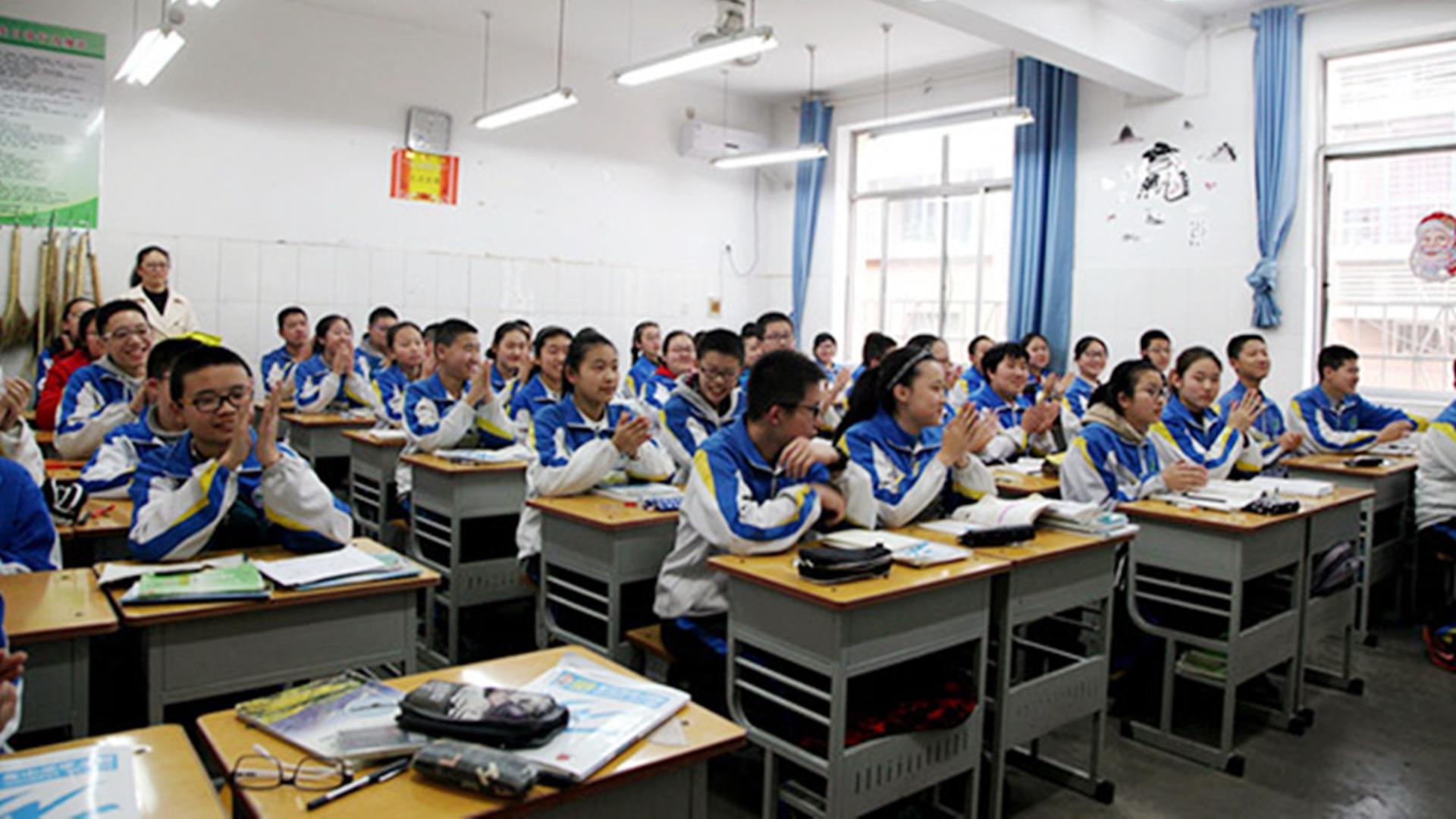 老师班级群中收“教室装修费”，结果反被拒绝，后续发展叫人心寒