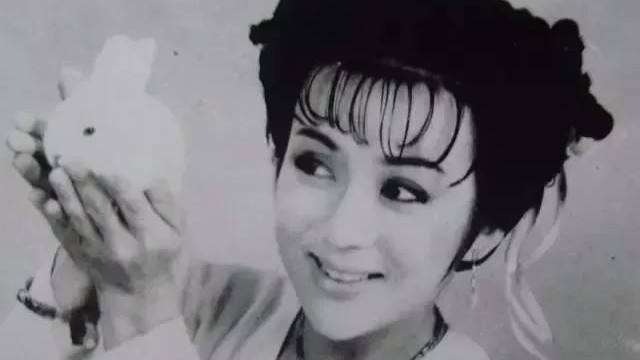 佳易博览 冯宝宝：从一无所知的童星，到胸口写勇的老妇，生活就是一场修行