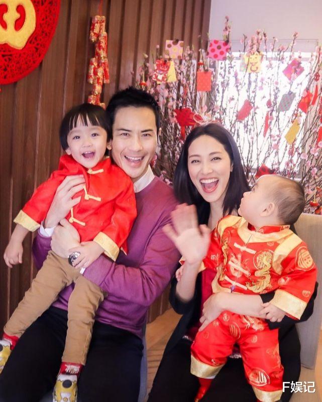 郑嘉颖小儿子满1周岁！妻子陈凯琳晒儿子真容与儿子开心庆生