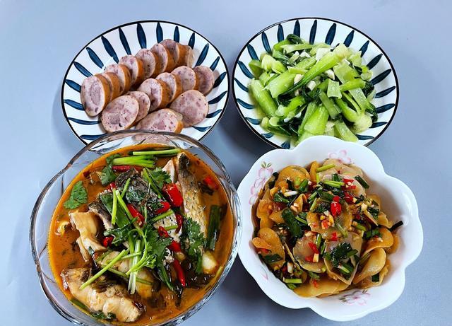 泡面|晒晒80后夫妻的午餐：2荤2素合理搭配，成本35块，实惠好吃贼下饭