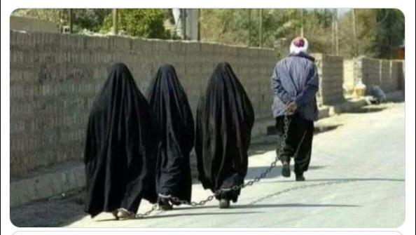 阿富汗 阿富汗3名女子身着黑袍，拴着脚链被男子牵着上街？真相是这样！