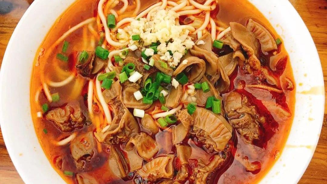 排骨|牛油糊嘴，黄酒上头，这碗牛肉面顶不住