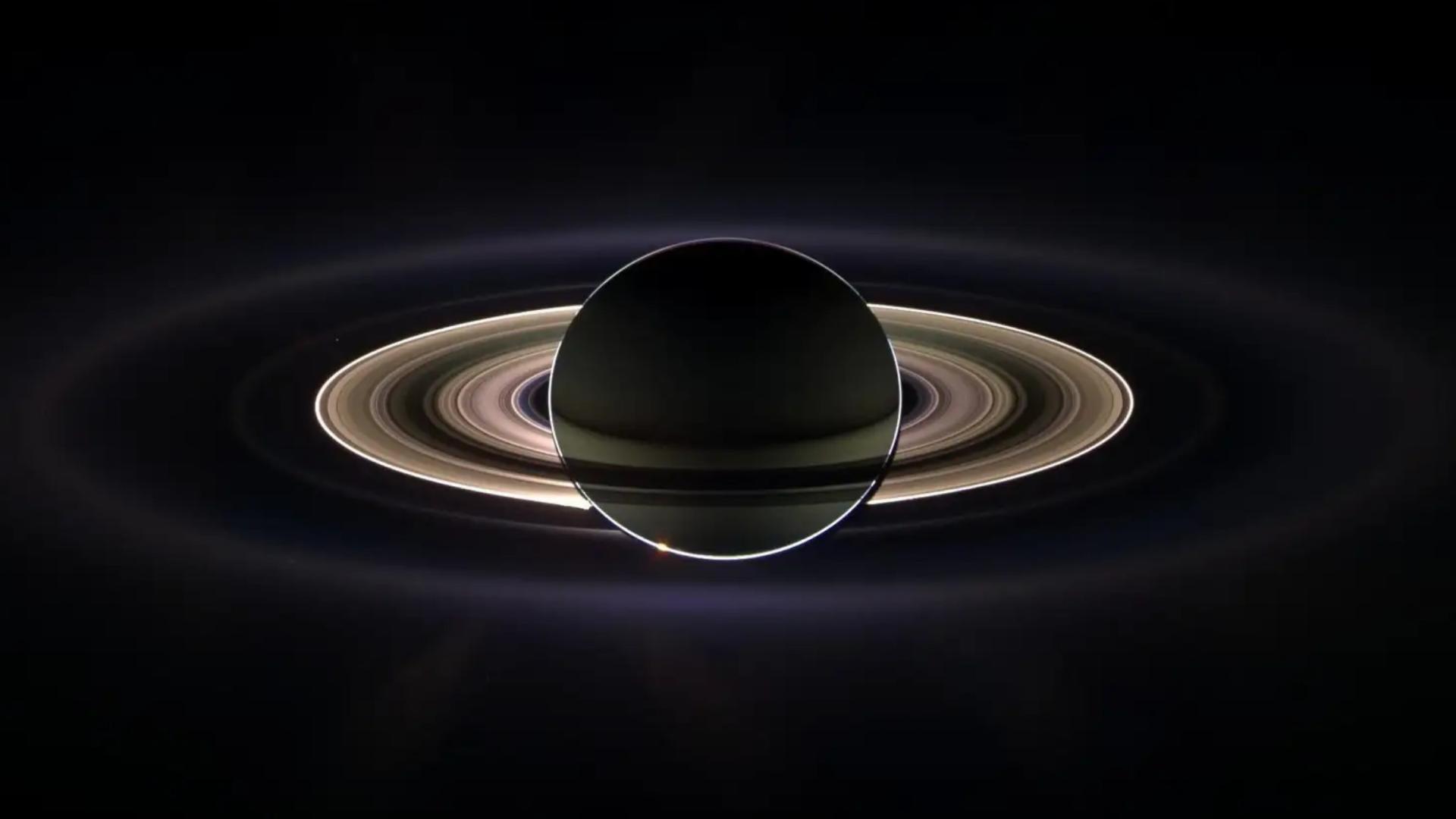  土星环上的涟漪告诉我们：土星的内核巨大且松散