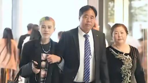 丰满|网红“钢蛋”换了新发型，还带着爹娘去了太古里