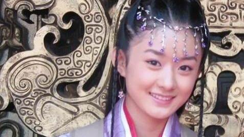 赵丽颖|赵丽颖自称“全班最丑”，学生旧照曝光后，粉丝：你这个大骗子！