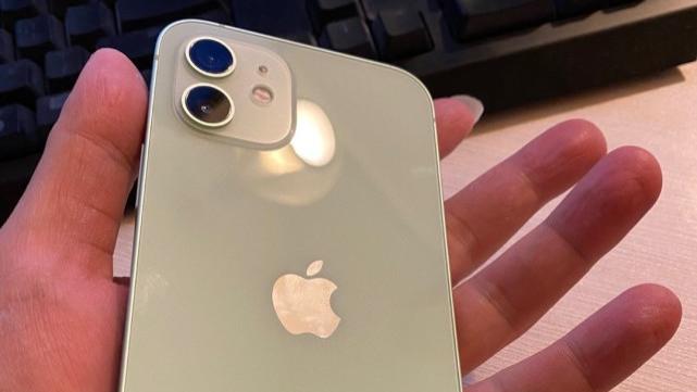 网友花3500买到一台iPhone12，到手发现赚到了！
