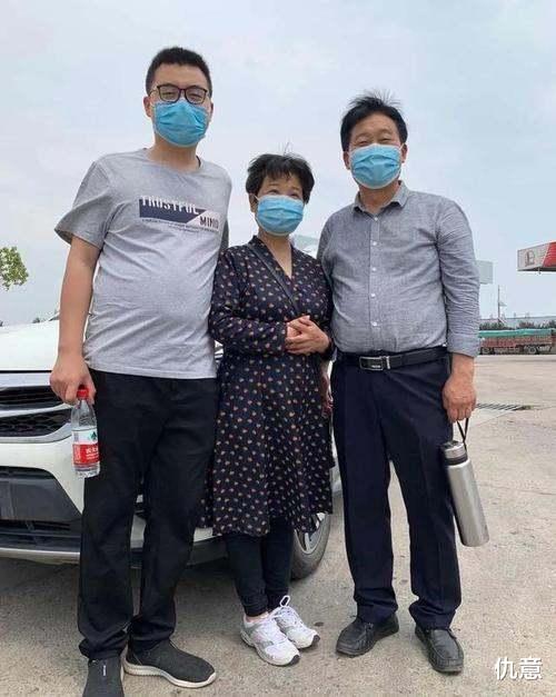 郭威九江祭祖,警方介入调查,杜新枝脸上蒙娜丽莎的微笑即将消失 郭威九江祭祖,警方介入调查,杜新枝脸上蒙娜丽莎的微笑即将消失
