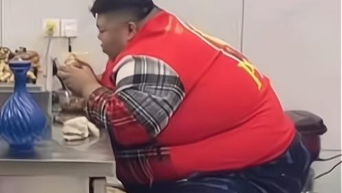 |网红主播510斤还在吃，胖的像气球，父母：能赚钱为啥不吃？