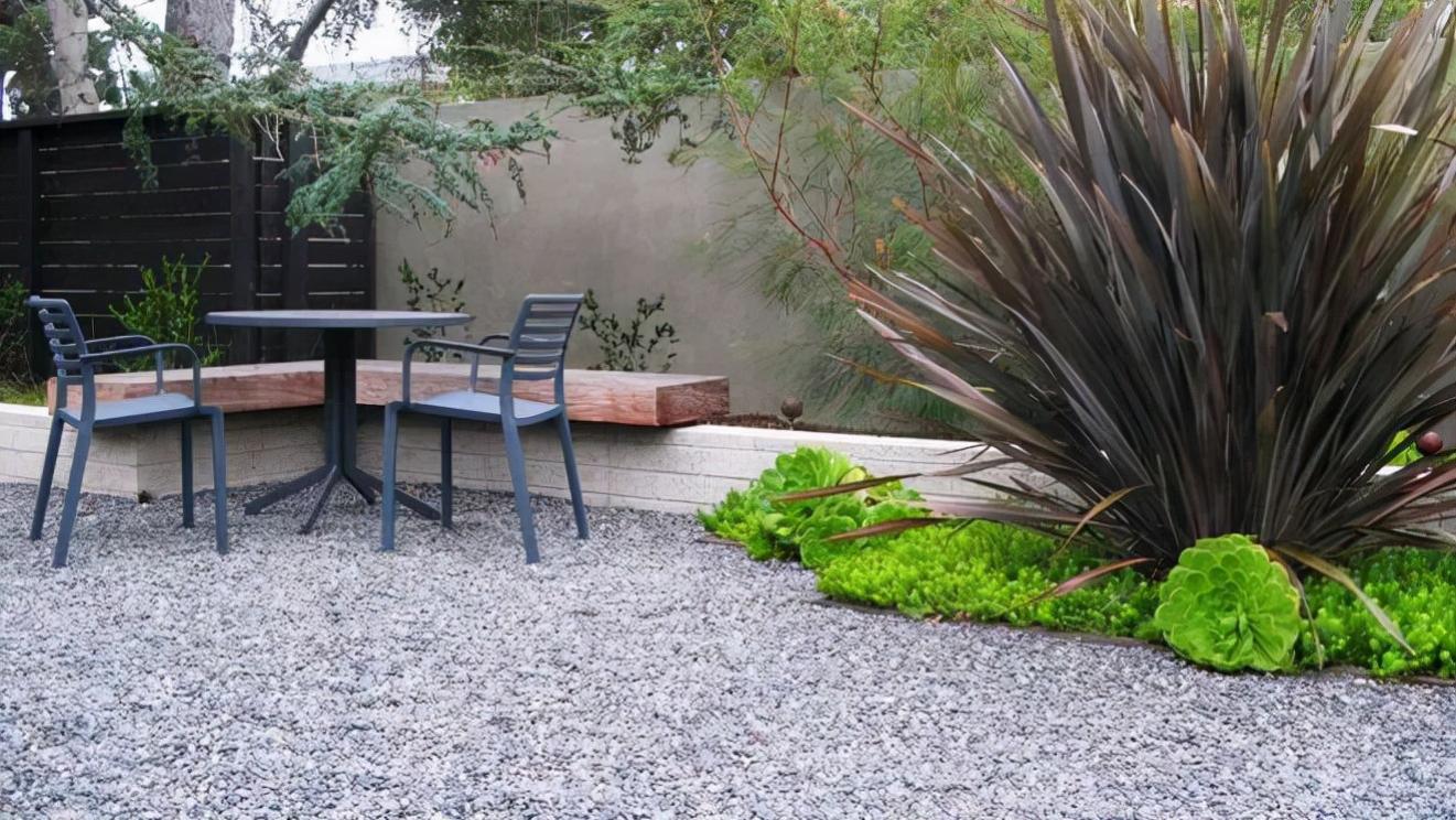 庭院设计|质感粗糙，狂野复古的砾石花园，也别有一番诗情画意