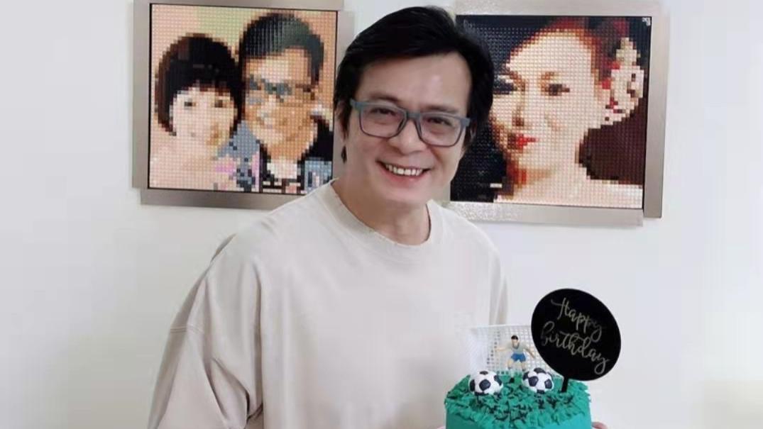 入行六年已做业主！黄日华今住三层高豪宅，家中多处可见亡妻照片