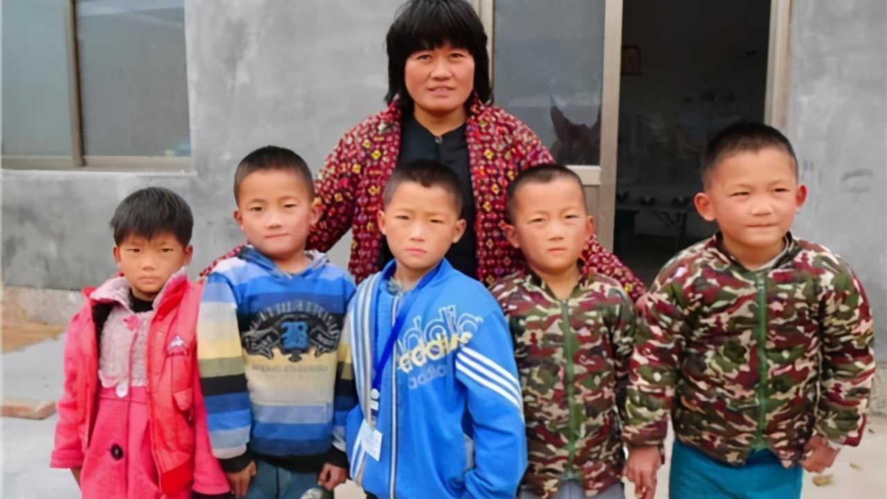 妈之道 中国第一例“5胞胎”已年满18岁，现状如何？网友：很幸运了
