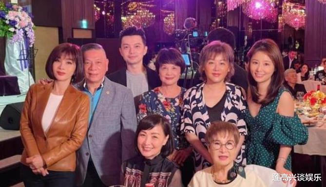 林心如为母办70大寿,“寿星”贵妇气质十足,颜值一点不输女儿! 林心如为母办70大寿,“寿星”贵妇气质十足,颜值一点不输女儿!