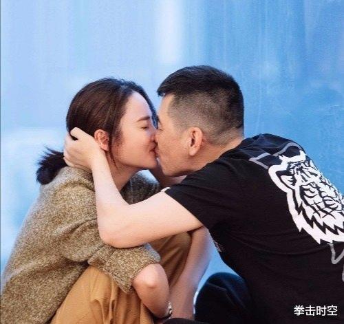 著名导演痛批范丞丞关晓彤：你们为什么要接吻，拥抱不行吗