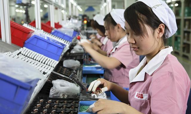 过年不回家工厂奖励2200元,不少打工人表示比返费更难拿到手 过年不回家工厂奖励2200元,不少打工人表示比返费更难拿到手