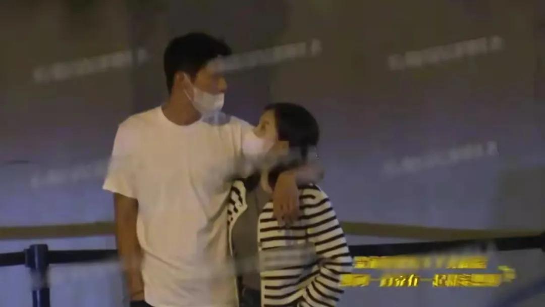 幸知在线 4段情史未婚产子，夜会小7岁男友被曝私照：34岁的她如今幸福吗？