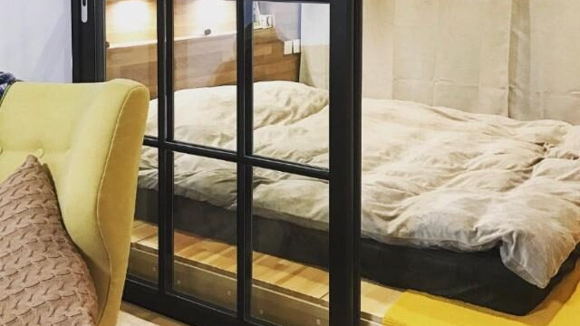 老公硬把阳台改卧室，在窗外加个“假阳台”！完工邻居都夸他机智