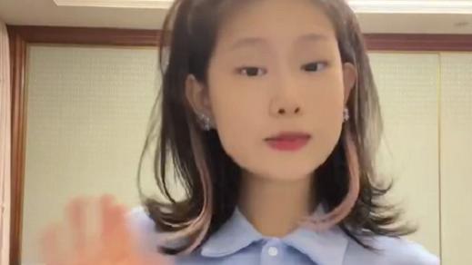 佟丽娅|小沈阳女儿近照曝光，挑染粉色头发女团范十足，越长越像妈妈