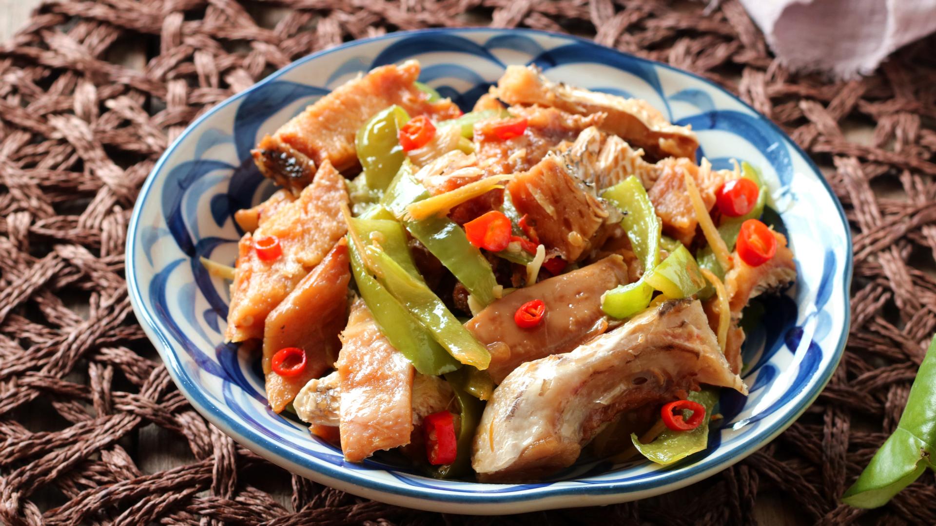 |大厨：炒腊鱼，最忌泡水就炒，多做一步，腊鱼越炒越香，超下饭