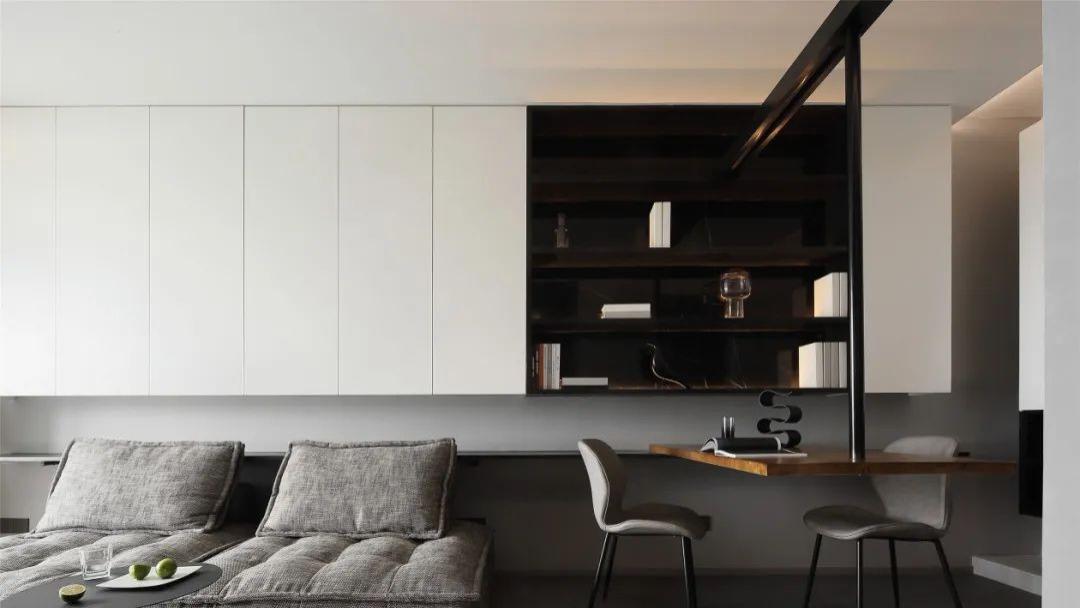 大面积悬空+留白：这个黑白灰小两房，怎么越看越高级！