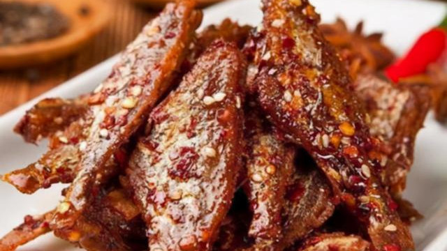 自助餐|一年卖出12亿包，小鱼干成新宠！成本却只有4角，其中有何猫腻？