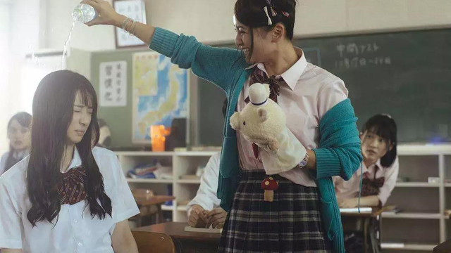 听说孩子被人恐吓，家长入校殴打学生，是保护孩子还是害了孩子？