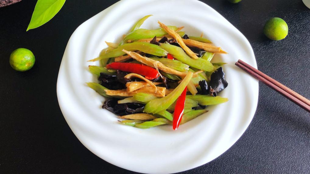 腐竹|立秋过后，最该吃这菜，简单炒一炒，营养足很开胃，比吃猪肉还香