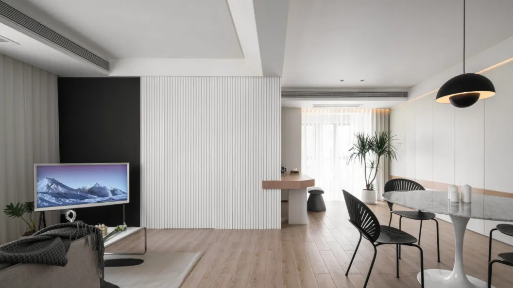 98㎡三居室，现代简约风格，洗衣机藏进阳台柜，太会装了！