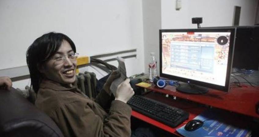 《【煜星app注册】当年在网吧打游戏住了4年的靳爱兵，以647分考上大学，现生活怎样》
