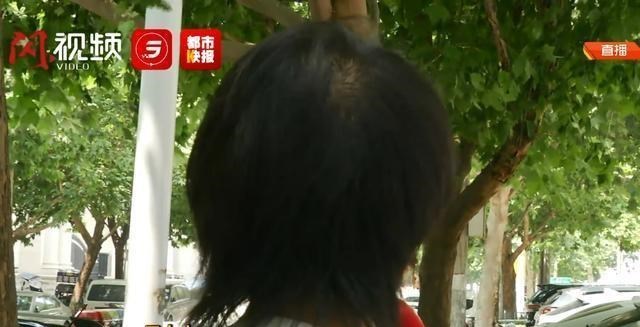 男孩子省吃俭用 一天买4部手机 靠吃面包度日 父母上门讨说法 文化资讯 电影资讯网