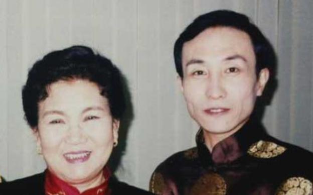 1999年,赵丽蓉求安乐死,临终说6个字:巩汉林退出春晚舞台 1999年,赵丽蓉求安乐死,临终说6个字:巩汉林退出春晚舞台