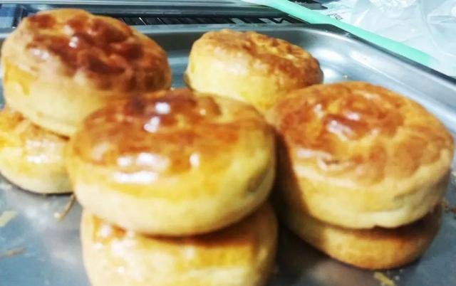 三明治|中秋节月饼在家做新鲜好吃，蛋黄红豆沙月饼按这个比例做口感好！