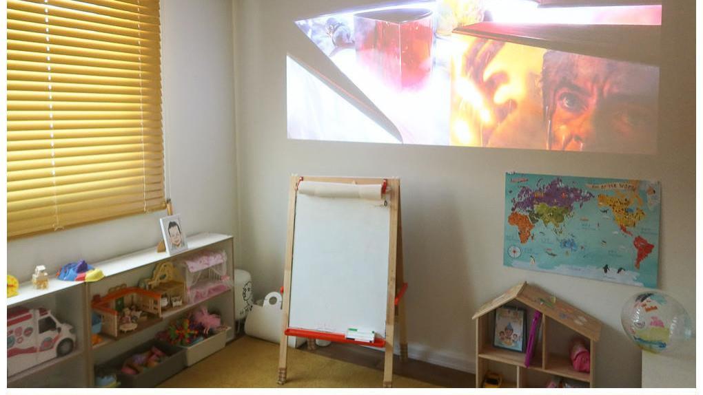 最新硬装简单些，尽管入住3年了，房子依旧如新！白色厨房显大清爽