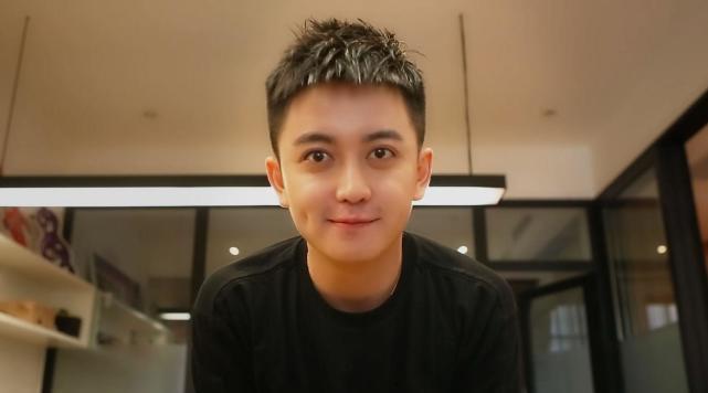 男网红整容变毁容,术后哭诉自己变老20岁,网友:前后对比没法看 男网红整容变毁容,术后哭诉自己变老20岁,网友:前后对比没法看