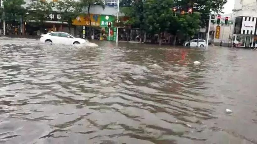 雾都夜话|2021年7月河南特大暴雨全国揪心, 央媒痛批无良企业发“国难财“