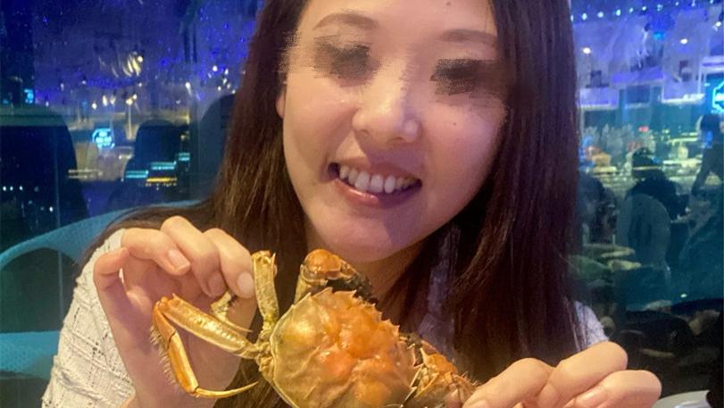 螃蟹|安徽：6个女生吃自助只吃螃蟹，154个蟹壳摆满一桌，老板欲哭无泪