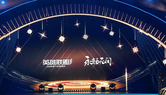 《【天游公司】快手游戏星光大赏，人气主播配豪车，法拉利兰博基尼悉数到场》