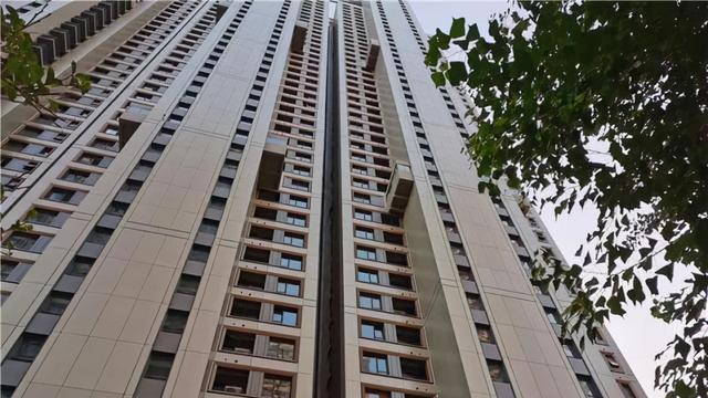 精装房突然被拆成“毛坯房”，女房主欲哭无泪！装修队工头：走错门了，入户密码一样