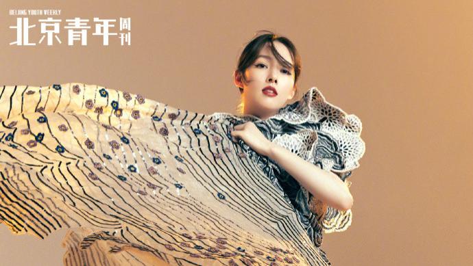 郭碧婷|郭碧婷产后首封气质大变，眼神不再清纯无辜，一秒变暗黑霸道女王