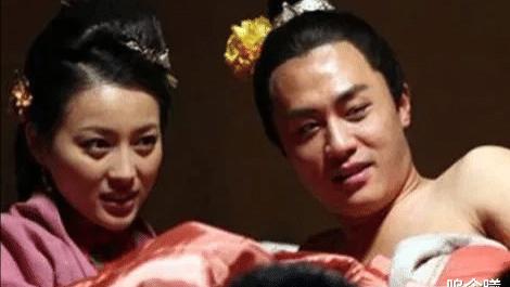 丁剑剑|在《水浒传》中有一段“吻脚戏”，杜淳抱起甘婷婷的脚就啃，甘婷婷：我没洗脚