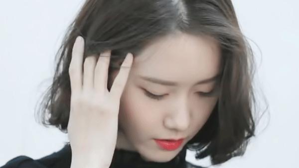 化妆|美妆蛋失宠了？明星们化妆纷纷用上了粉底刷，难怪个个都是奶油肌
