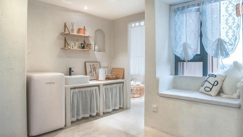 花13完打造“赤贫风”极简民宿，超惊艳！时尚与质感并存