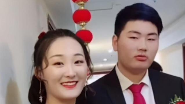 |朱之文儿媳换发型，黑长直剪了刘海气质都变了，曾开豪车去干农活